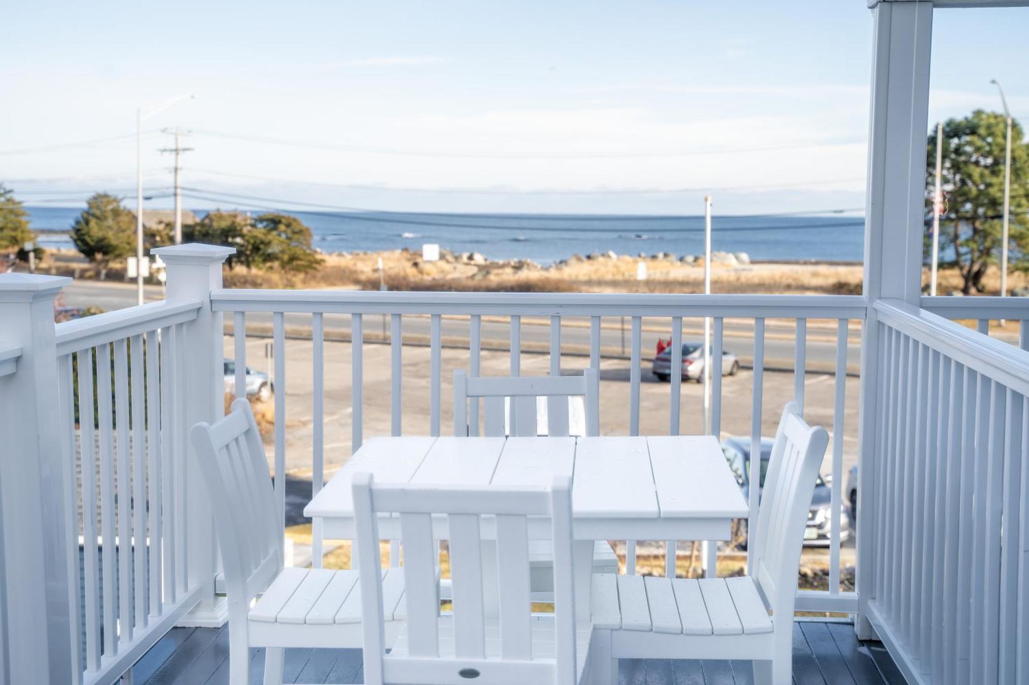 935 Ocean, A Beachside Inn Hampton Exteriör bild